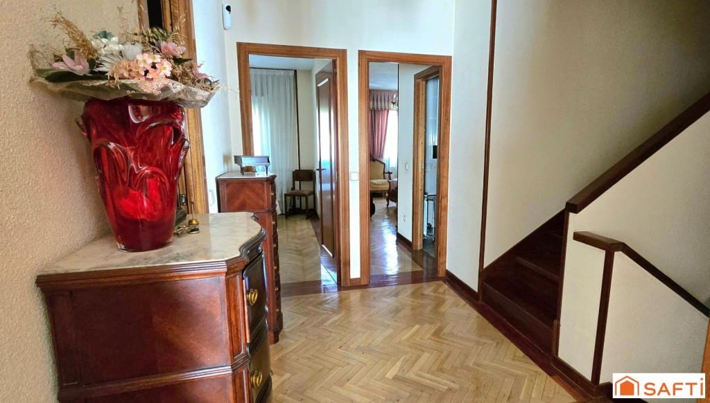 7 bedroom Villa for sale in Las Rozas de Madrid with pool garage - € 980,000 (Ref: 9595704)