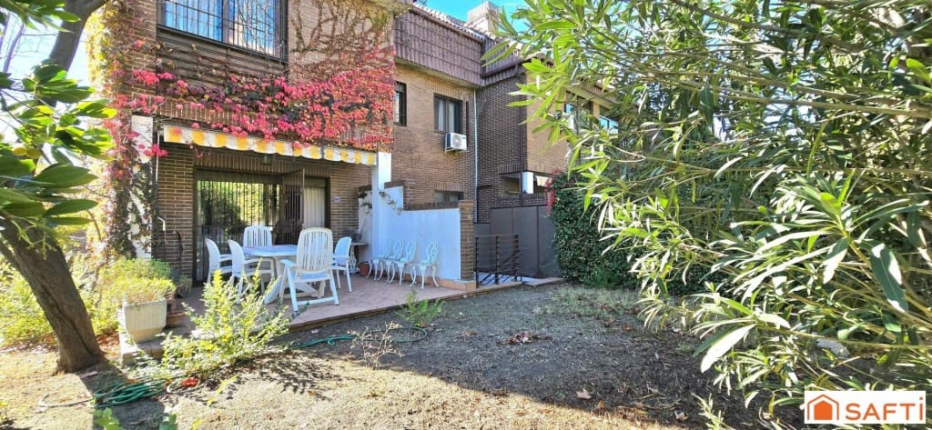 7 bedroom Villa for sale in Las Rozas de Madrid with pool garage - € 980,000 (Ref: 9595704)