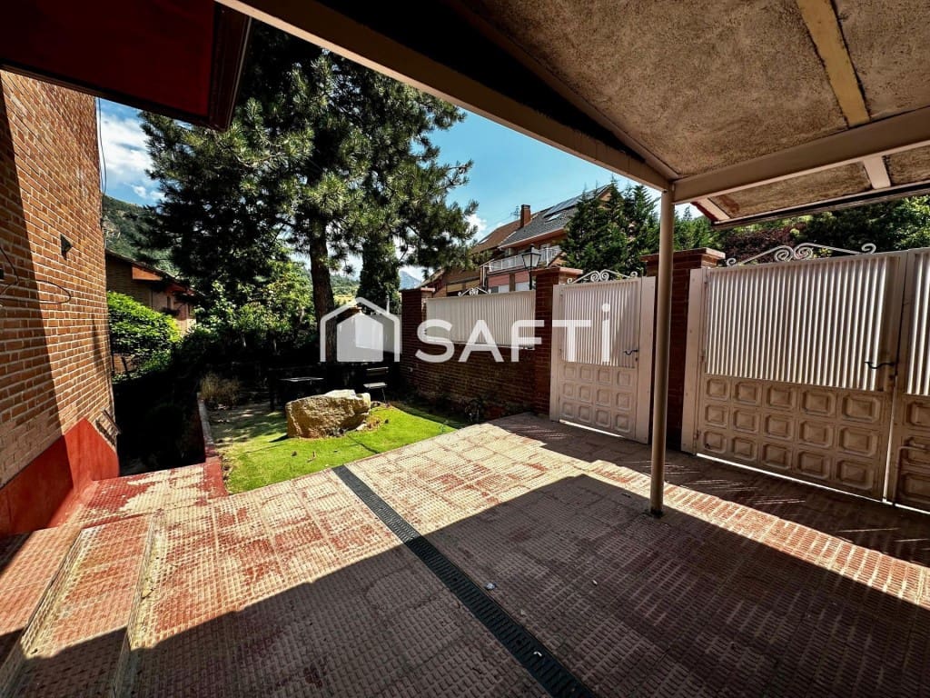 5 bedroom Villa for sale in Collado Mediano with pool garage - € 495,000 (Ref: 9595710)