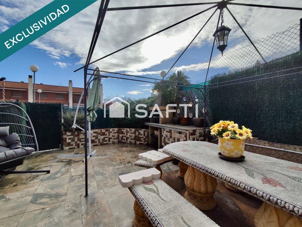 3 quarto Moradia em Banda para venda em Anguciana com piscina garagem - 239 500 € (Ref: 9595711)