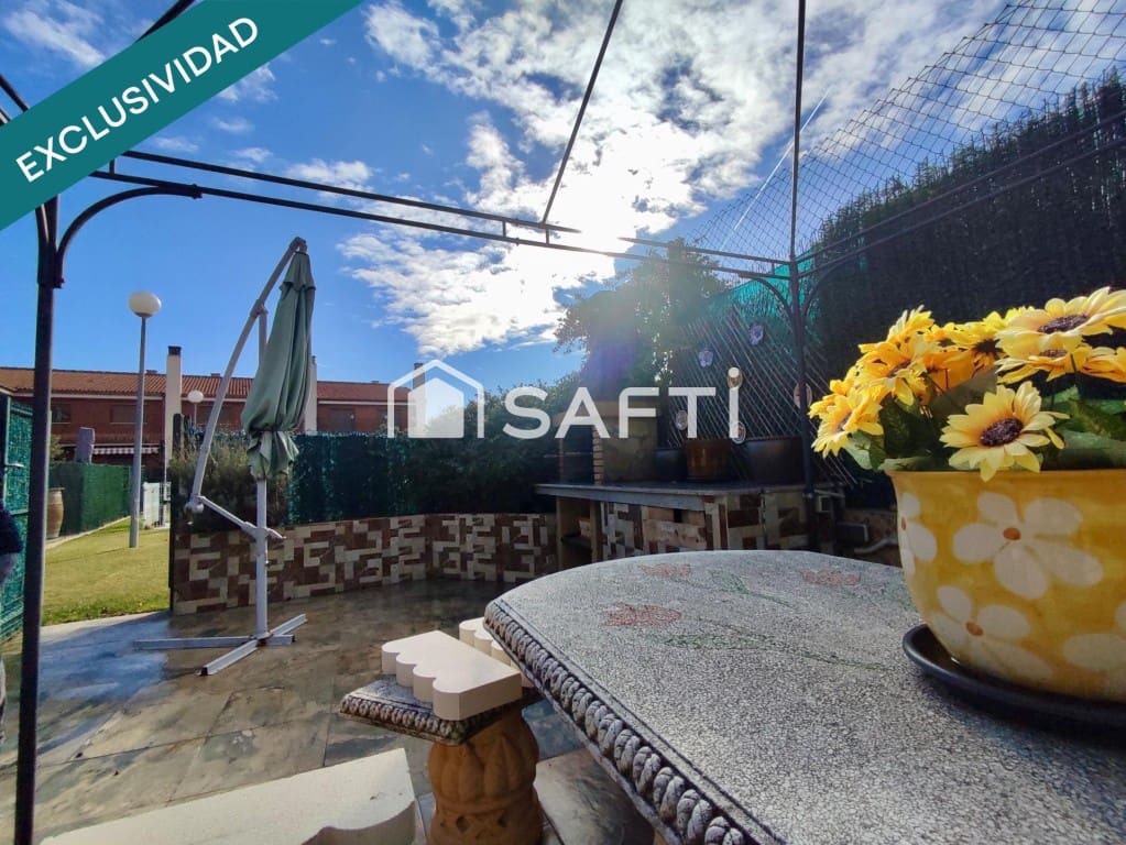 3 quarto Moradia em Banda para venda em Anguciana com piscina garagem - 239 500 € (Ref: 9595711)