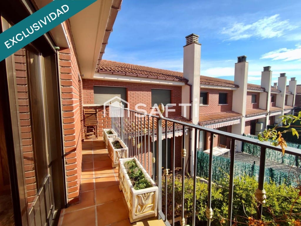 3 quarto Moradia em Banda para venda em Anguciana com piscina garagem - 239 500 € (Ref: 9595711)