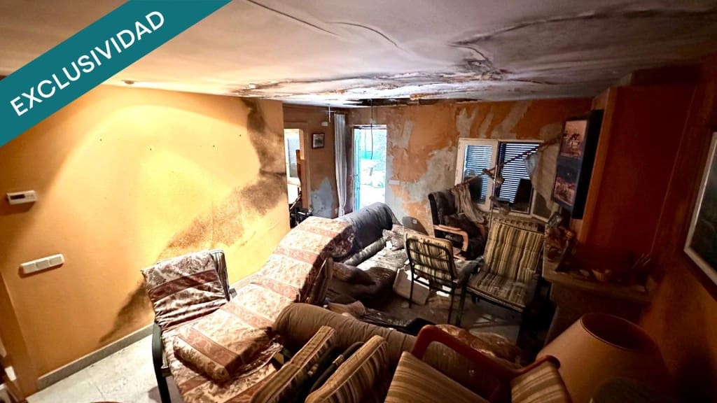 5 bedroom Villa for sale in Valdemaqueda with pool garage - € 270,000 (Ref: 9595713)