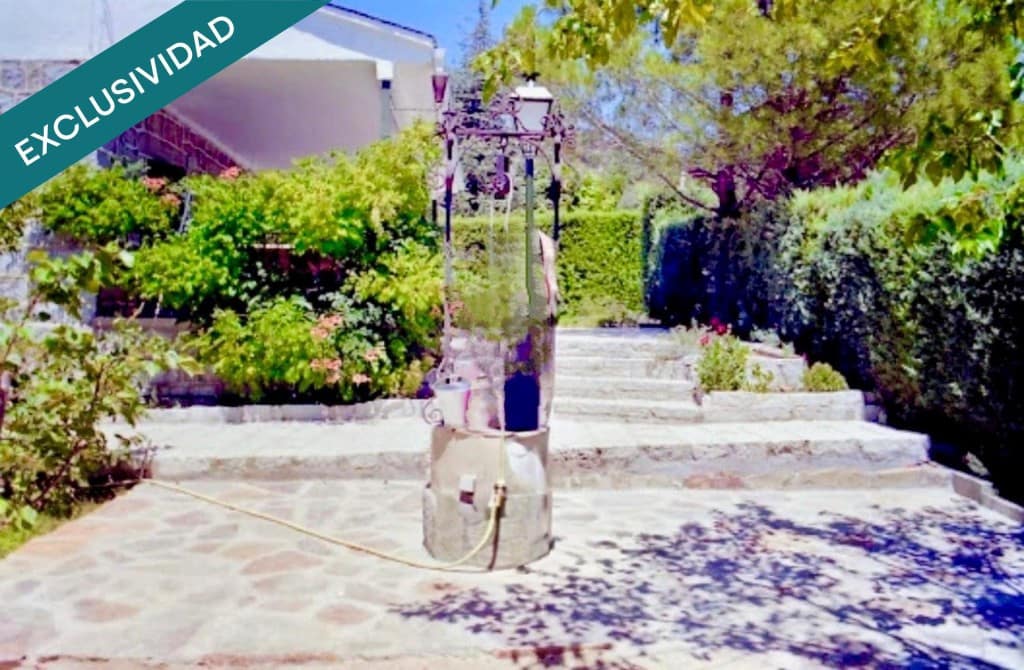 5 bedroom Villa for sale in Valdemaqueda with pool garage - € 270,000 (Ref: 9595713)