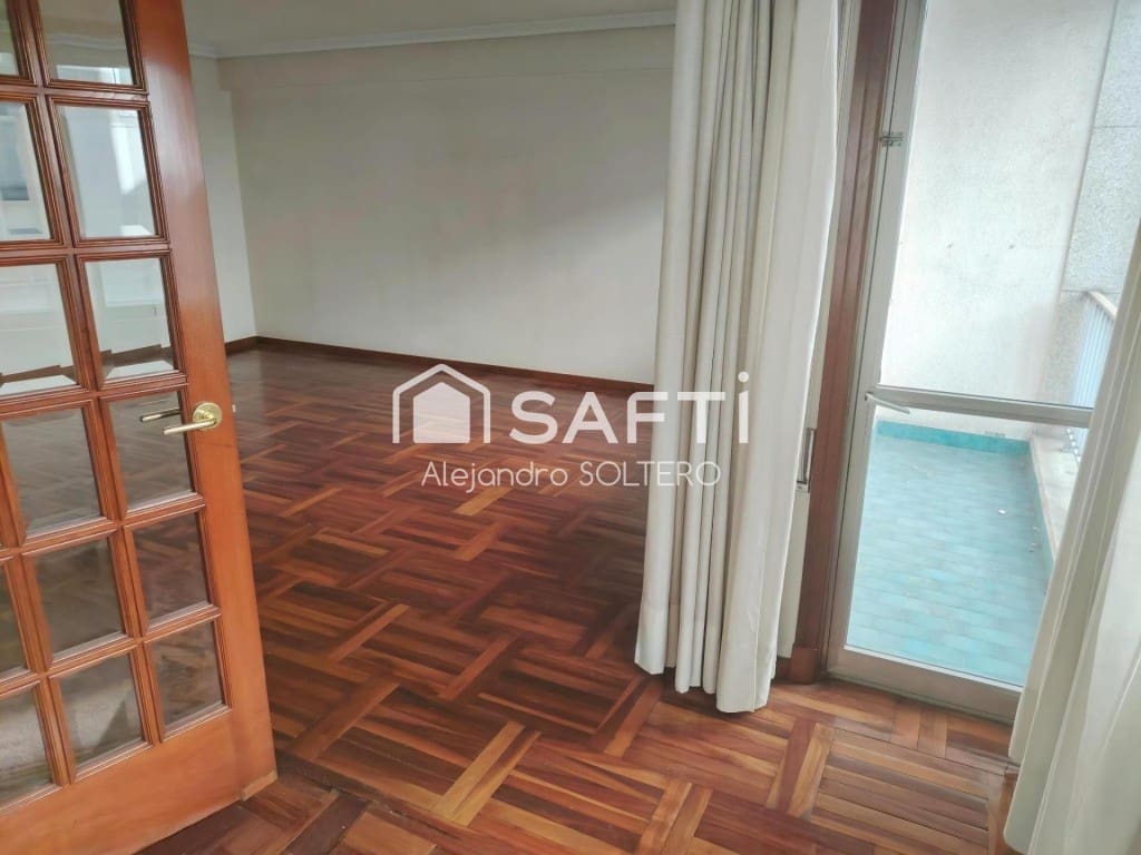 5 makuuhuone Huoneisto myytävänä paikassa Vigo mukana 
autotalli - 365 000 € (Ref: 9595716)