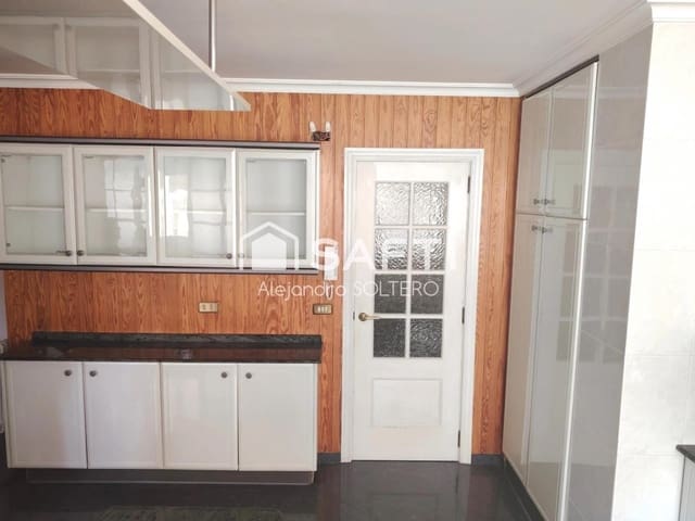 5 makuuhuone Huoneisto myytävänä paikassa Vigo mukana 
autotalli - 365 000 € (Ref: 9595716)