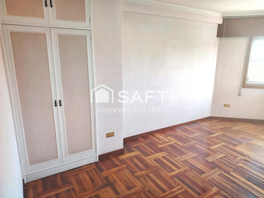 5 makuuhuone Huoneisto myytävänä paikassa Vigo mukana 
autotalli - 365 000 € (Ref: 9595716)