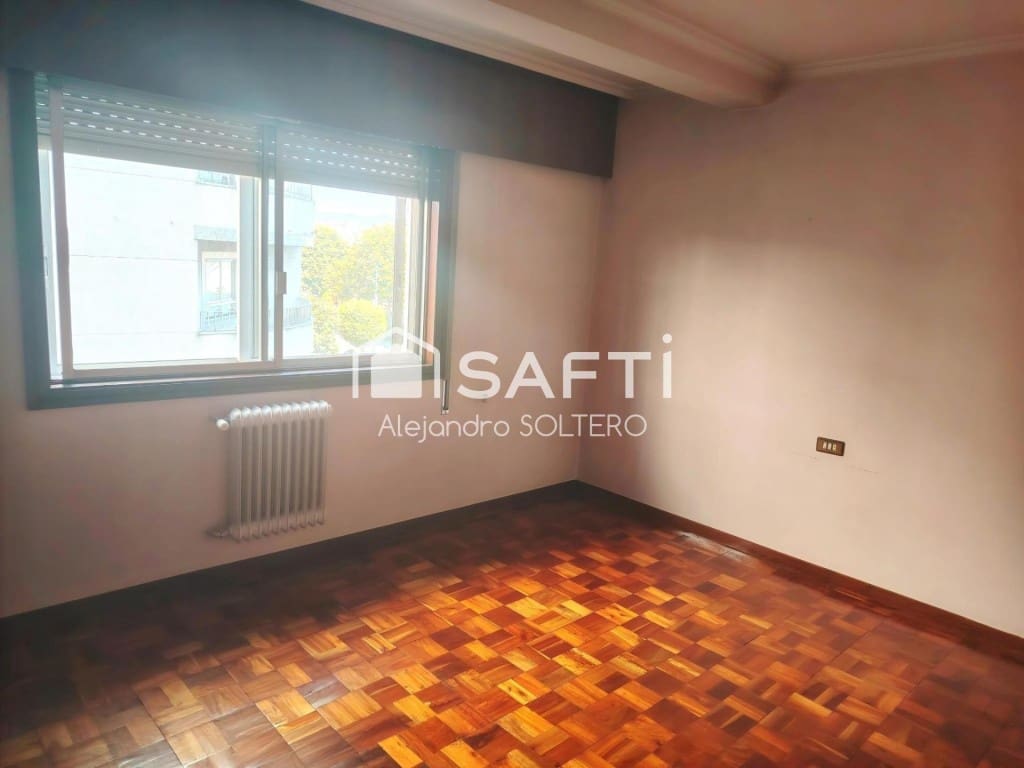 5 makuuhuone Huoneisto myytävänä paikassa Vigo mukana 
autotalli - 365 000 € (Ref: 9595716)