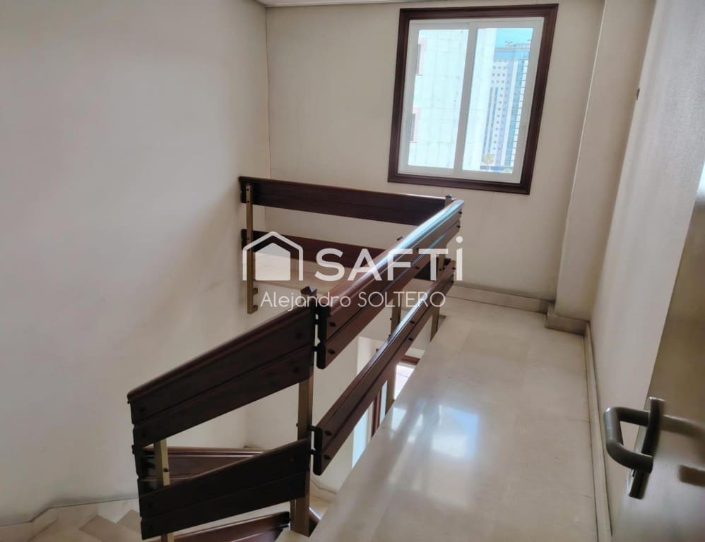 Toimisto myytävänä paikassa Vigo - 155 000 € (Ref: 9595718)