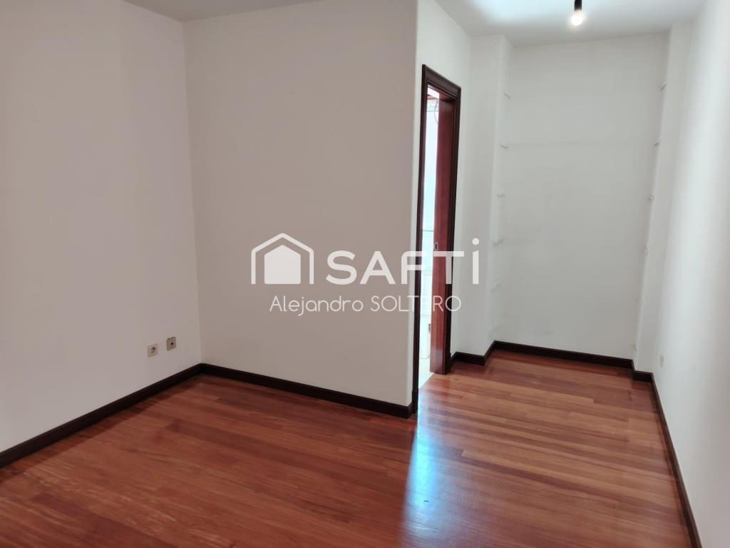 Toimisto myytävänä paikassa Vigo - 155 000 € (Ref: 9595718)