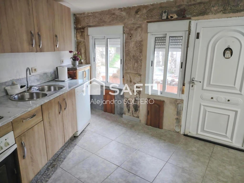 4 bedroom Villa for sale in Baiona - € 175,000 (Ref: 9595721)