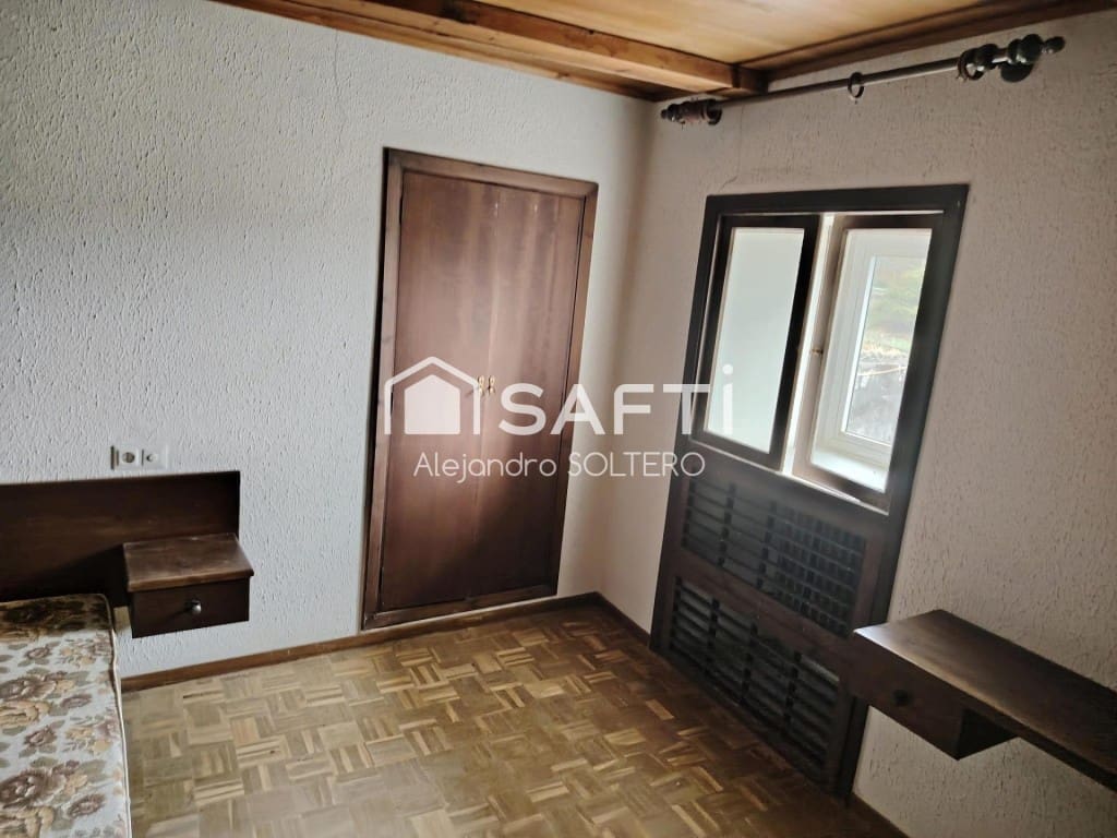 6 bedroom Finca/Country House for sale in Negreira - € 325,000 (Ref: 9595726)