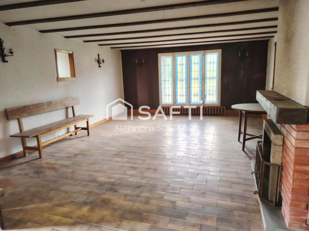 6 bedroom Finca/Country House for sale in Negreira - € 325,000 (Ref: 9595726)