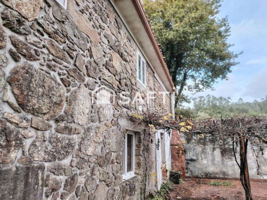 6 bedroom Finca/Country House for sale in Negreira - € 325,000 (Ref: 9595726)