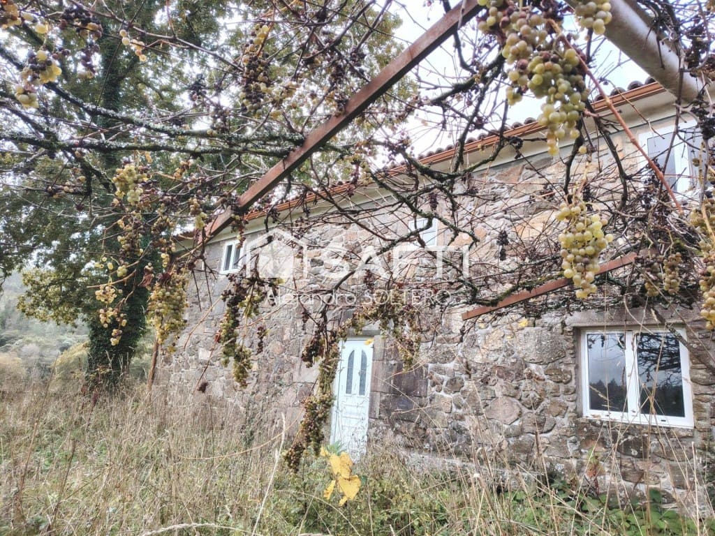 6 bedroom Finca/Country House for sale in Negreira - € 325,000 (Ref: 9595726)