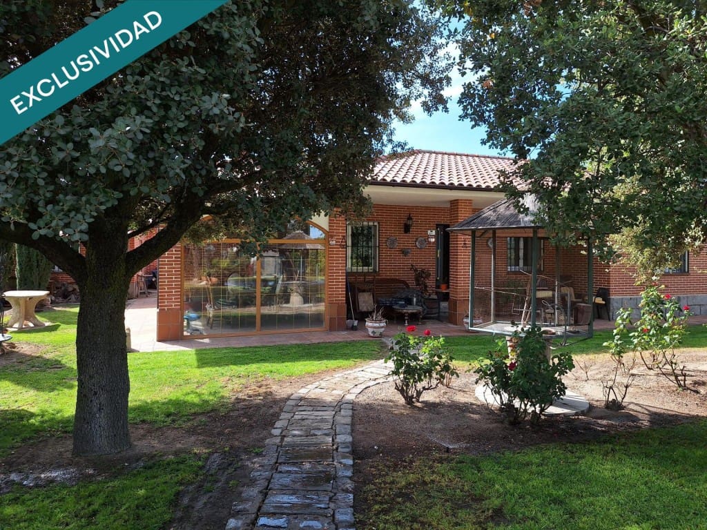 3 bedroom Finca/Country House for sale in Penaranda de Bracamonte with garage - € 402,300 (Ref: 9595730)