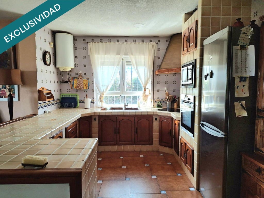 3 bedroom Finca/Country House for sale in Penaranda de Bracamonte with garage - € 402,300 (Ref: 9595730)