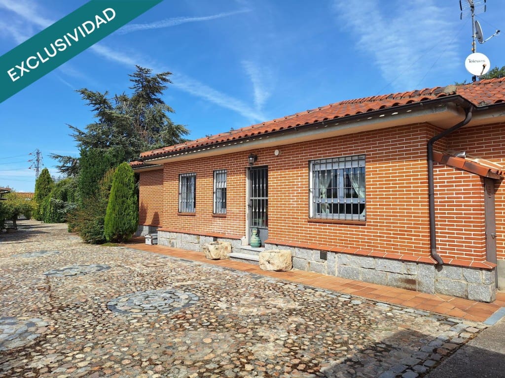 3 bedroom Finca/Country House for sale in Penaranda de Bracamonte with garage - € 402,300 (Ref: 9595730)
