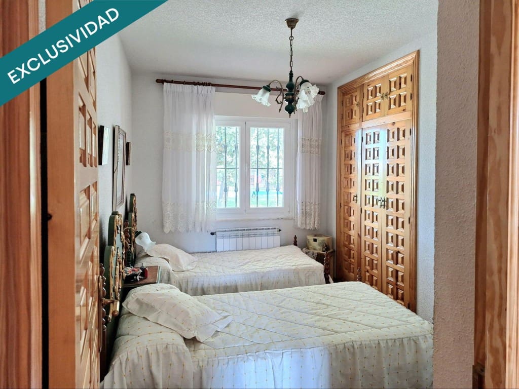 3 bedroom Finca/Country House for sale in Penaranda de Bracamonte with garage - € 402,300 (Ref: 9595730)