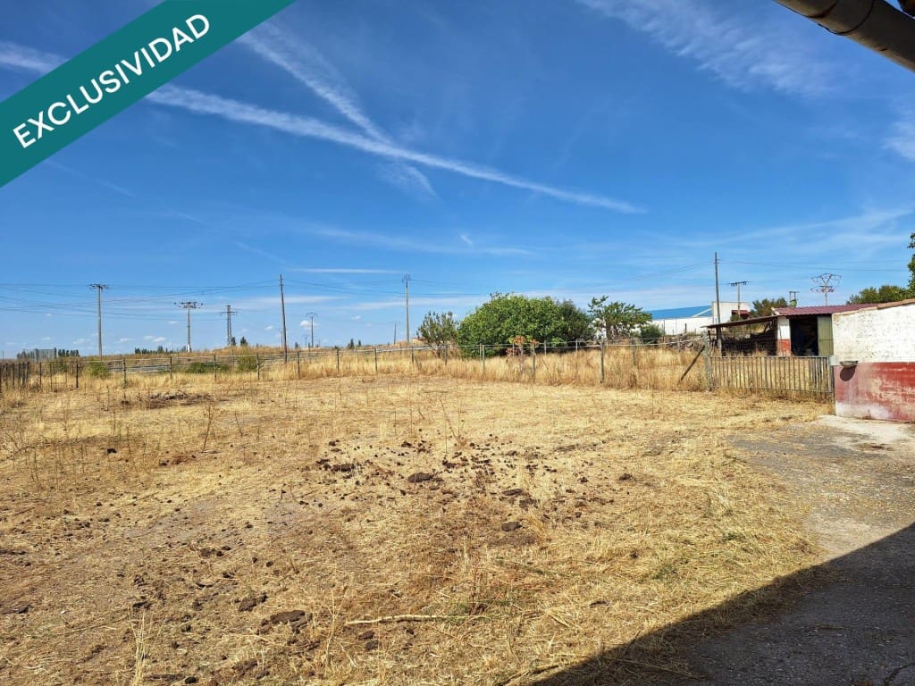 3 bedroom Finca/Country House for sale in Penaranda de Bracamonte with garage - € 402,300 (Ref: 9595730)