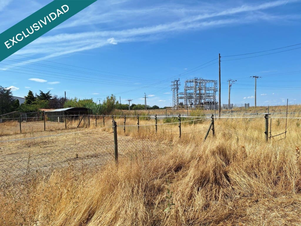 3 bedroom Finca/Country House for sale in Penaranda de Bracamonte with garage - € 402,300 (Ref: 9595730)