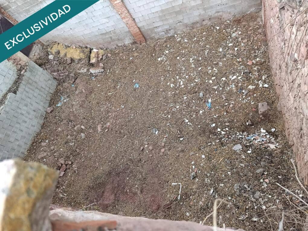 Działka budowlana na sprzedaż w Olocau - 52 500 € (Ref: 9595738)