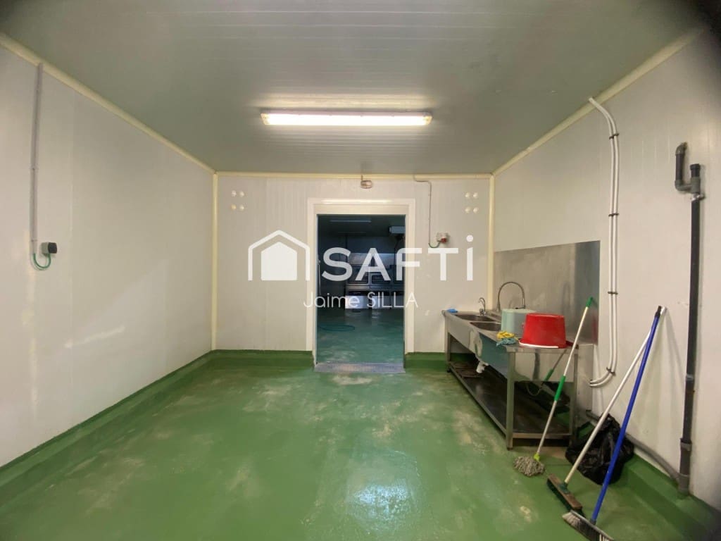 Comercial para venda em Algemesi - 600 000 € (Ref: 9595741)