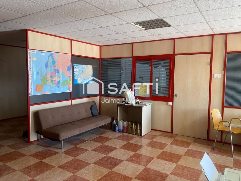 Commerciale in vendita in Riba-roja de Turia con garage - 385.000 € (Rif: 9595743)