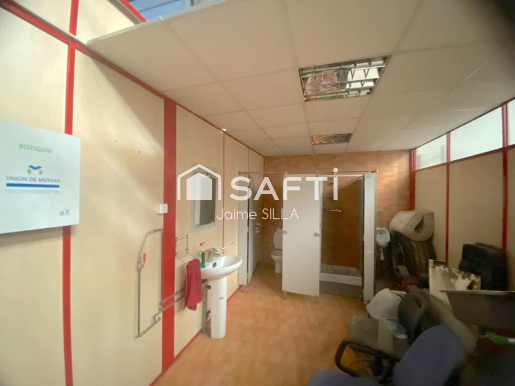 Commerciale in vendita in Riba-roja de Turia con garage - 385.000 € (Rif: 9595743)