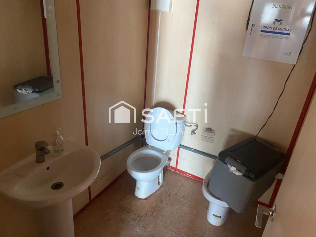 Commerciale in vendita in Riba-roja de Turia con garage - 385.000 € (Rif: 9595743)