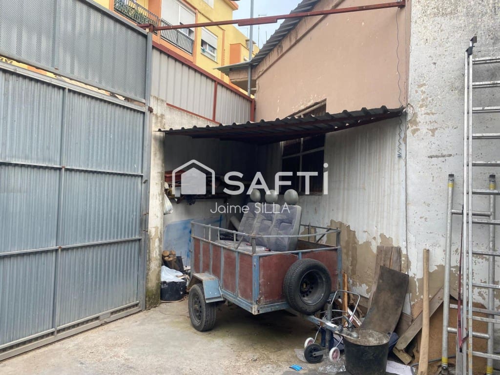 Comercial para venda em Torrent com garagem - 775 000 € (Ref: 9595744)