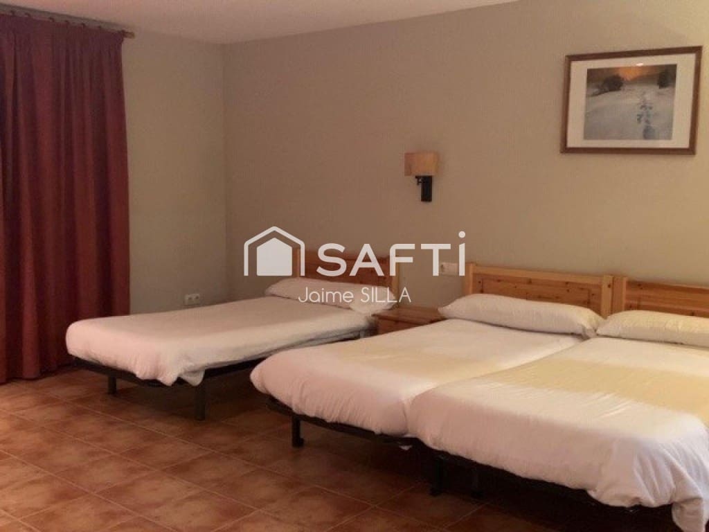 Office for sale in Alp - € 3,500,000 (Ref: 9595748)