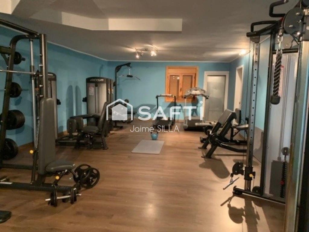 Office for sale in Alp - € 3,500,000 (Ref: 9595748)