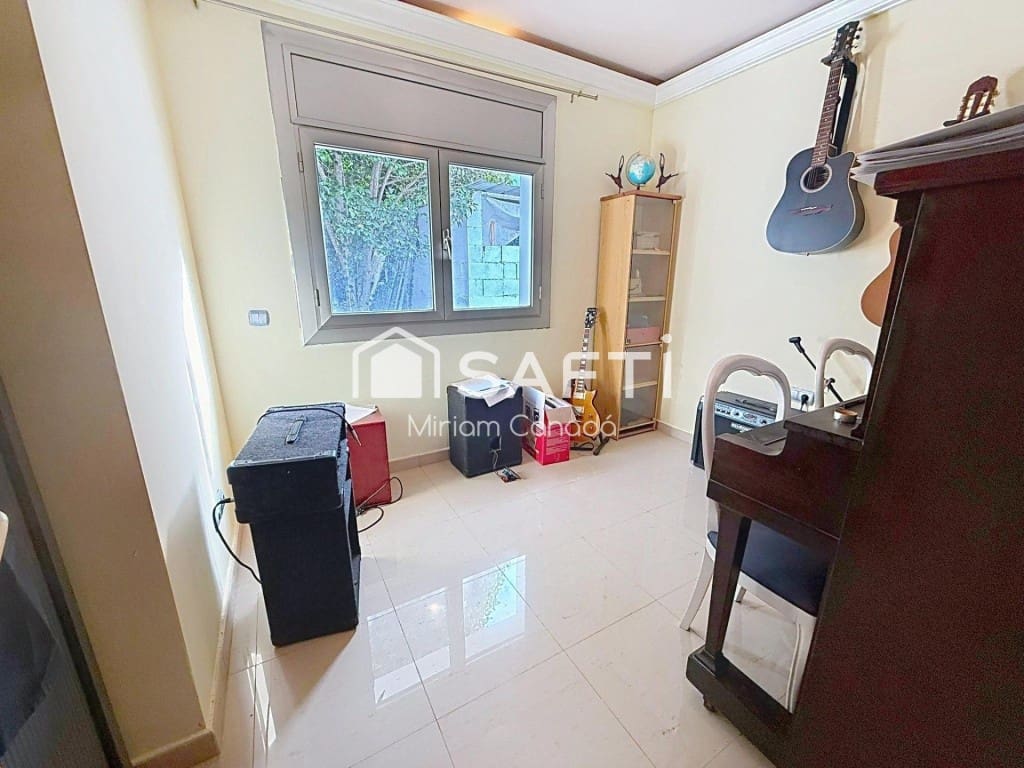 6 slaapkamer Villa te koop in Calafell met zwembad garage - € 385.000 (Ref: 9595758)