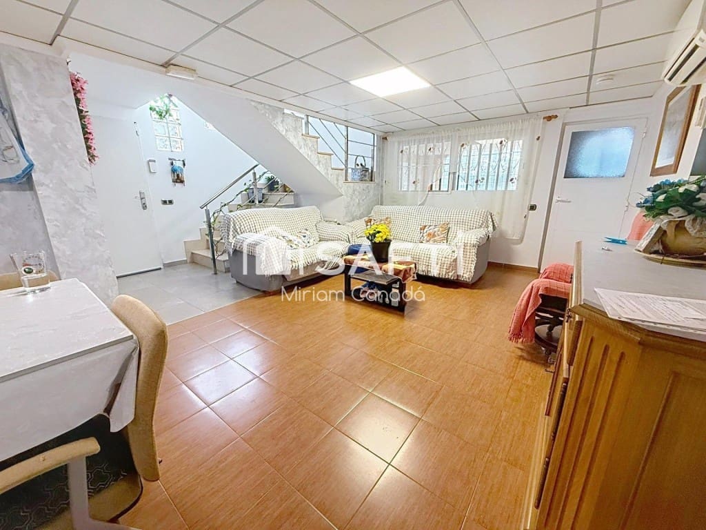 4 makuuhuone Huvila myytävänä paikassa Castello de la Plana mukana uima-altaan 
autotalli - 550 000 € (Ref: 9595760)