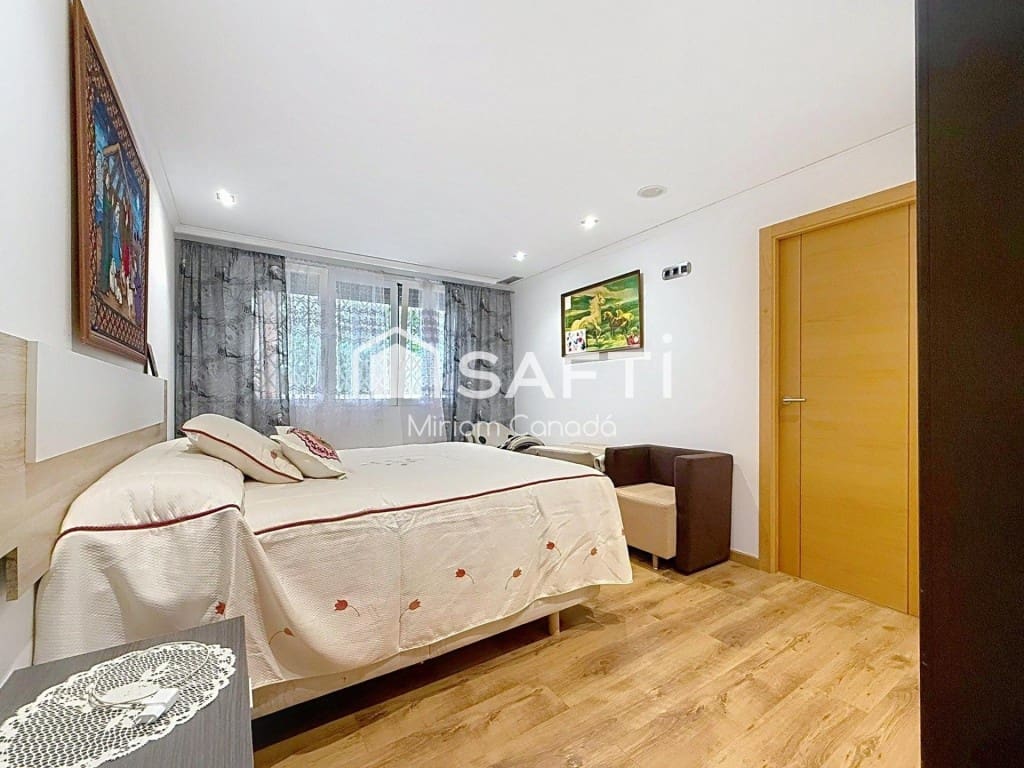 4 makuuhuone Huvila myytävänä paikassa Castello de la Plana mukana uima-altaan 
autotalli - 550 000 € (Ref: 9595760)