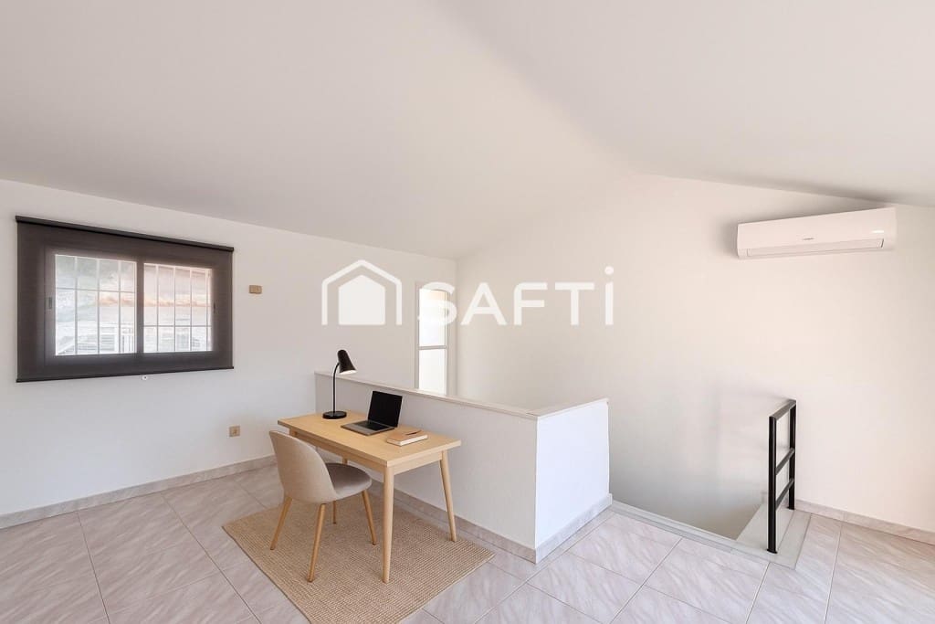 5 soveværelse Rækkehus til salg i Sitges med swimmingpool - € 495.000 (Ref: 9595771)