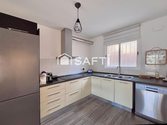 5 soveværelse Rækkehus til salg i Sitges med swimmingpool - € 495.000 (Ref: 9595771)