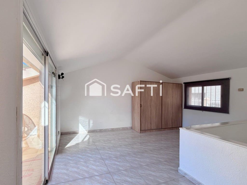 5 soveværelse Rækkehus til salg i Sitges med swimmingpool - € 495.000 (Ref: 9595771)