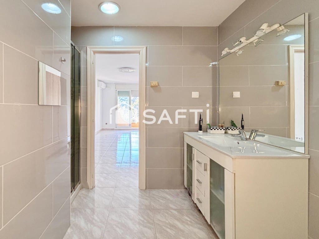 5 soveværelse Rækkehus til salg i Sitges med swimmingpool - € 495.000 (Ref: 9595771)