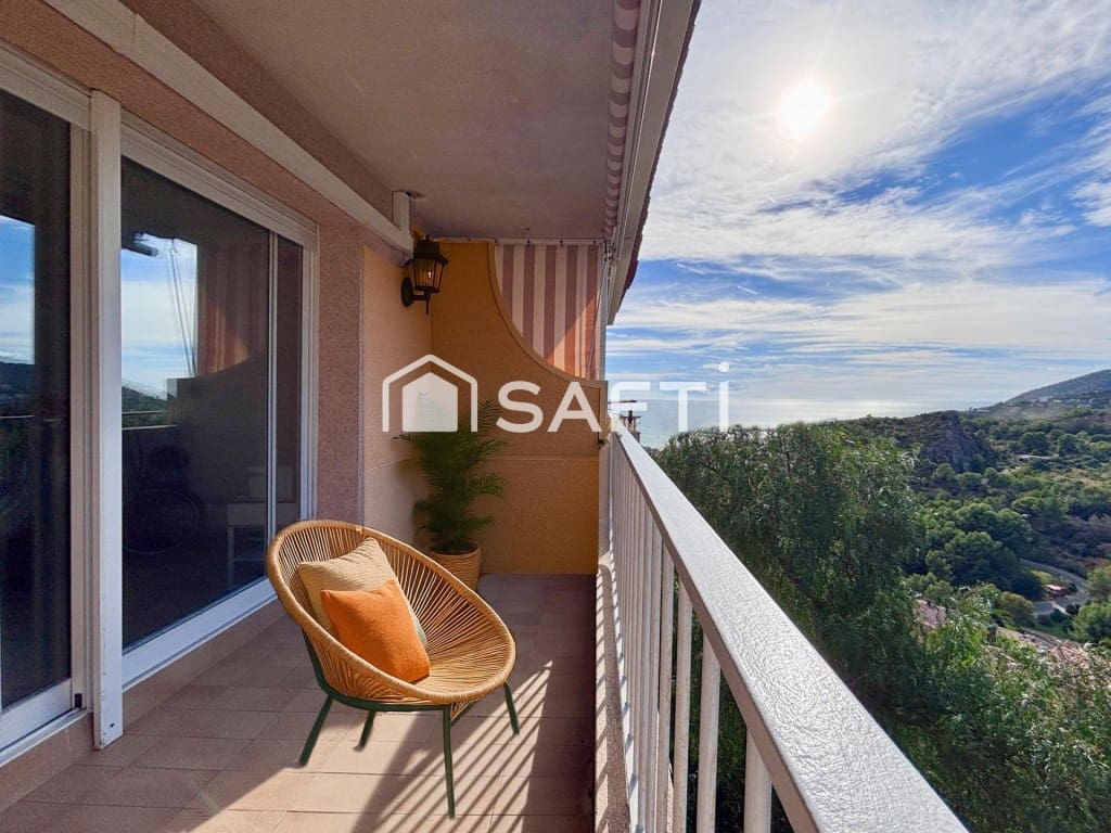 5 soveværelse Rækkehus til salg i Sitges med swimmingpool - € 495.000 (Ref: 9595771)