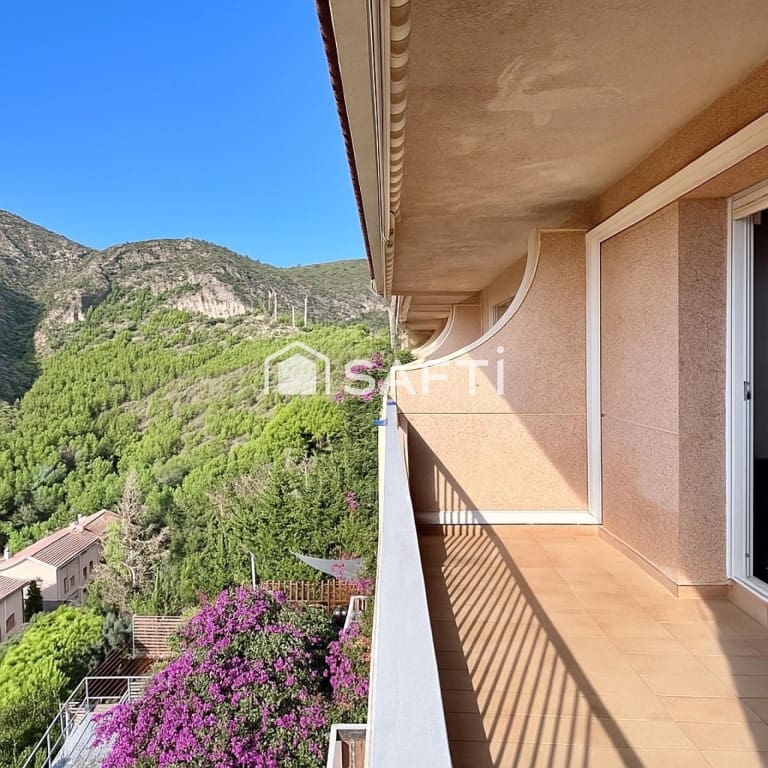 5 soveværelse Rækkehus til salg i Sitges med swimmingpool - € 495.000 (Ref: 9595771)