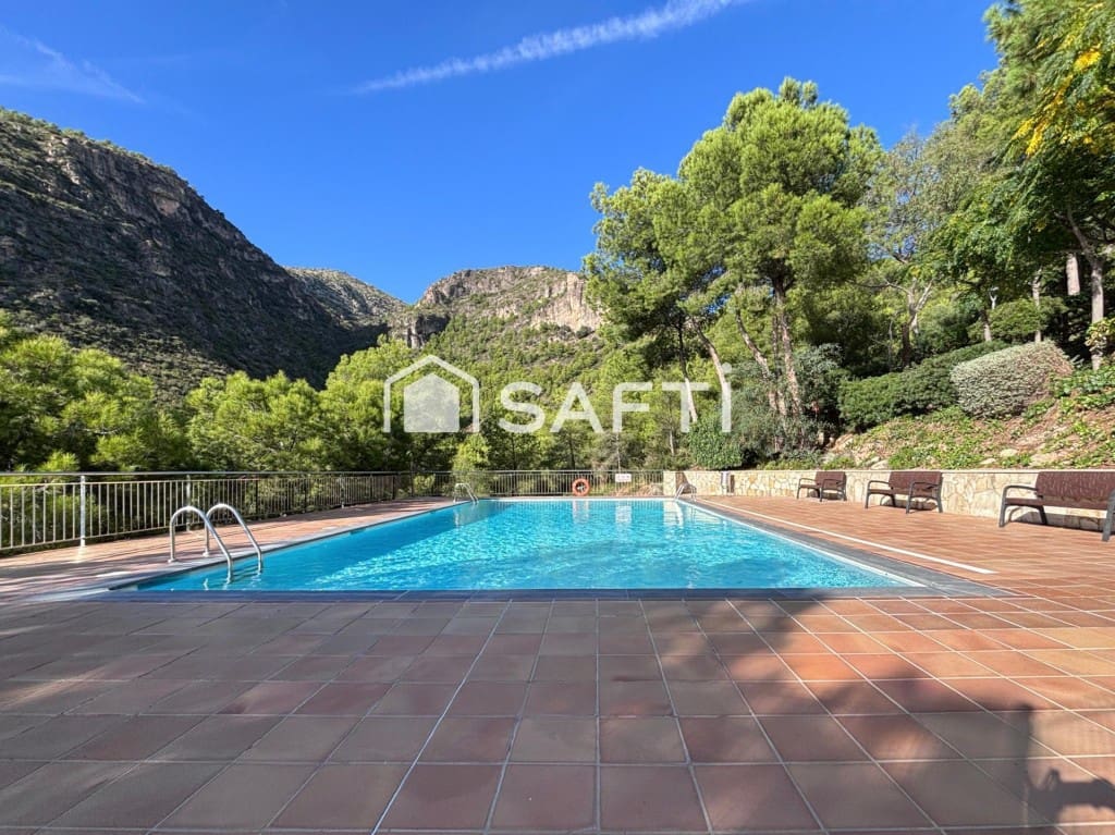 5 soveværelse Rækkehus til salg i Sitges med swimmingpool - € 495.000 (Ref: 9595771)