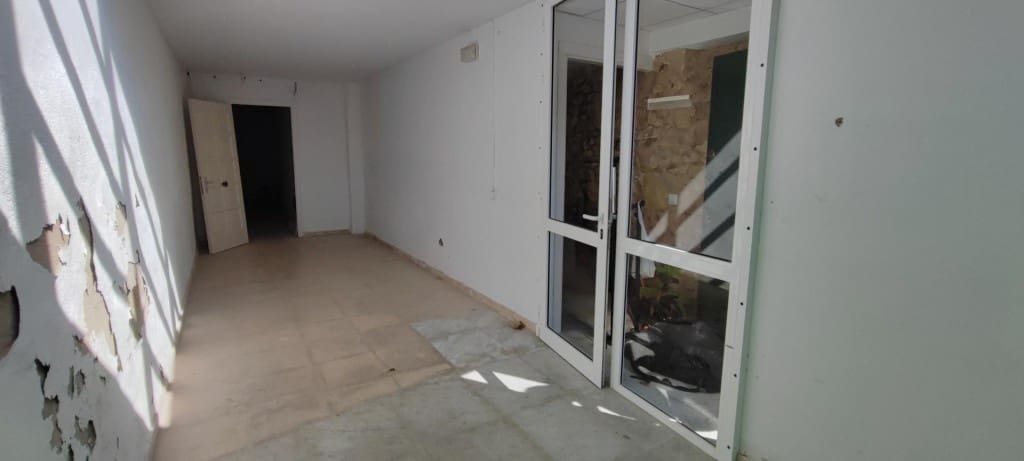 Kommersiell til salgs i Tarragona by - € 100 000 (Ref: 9595772)