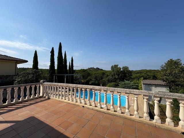 5 soveværelse Villa til salg i Caldes de Malavella med swimmingpool garage - € 330.000 (Ref: 9595782)