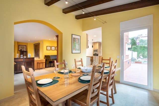 7 soveværelse Villa til salg i Sant Vicenç de Montalt med swimmingpool garage - € 1.100.000 (Ref: 9595783)