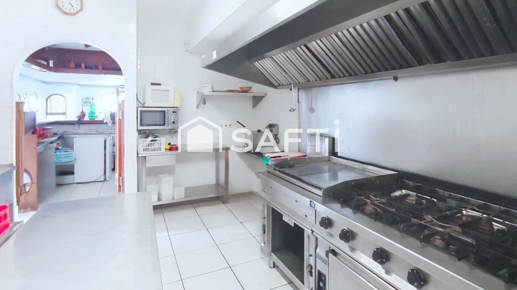 Commercieel te koop in Calvia met garage - € 554.000 (Ref: 9595792)