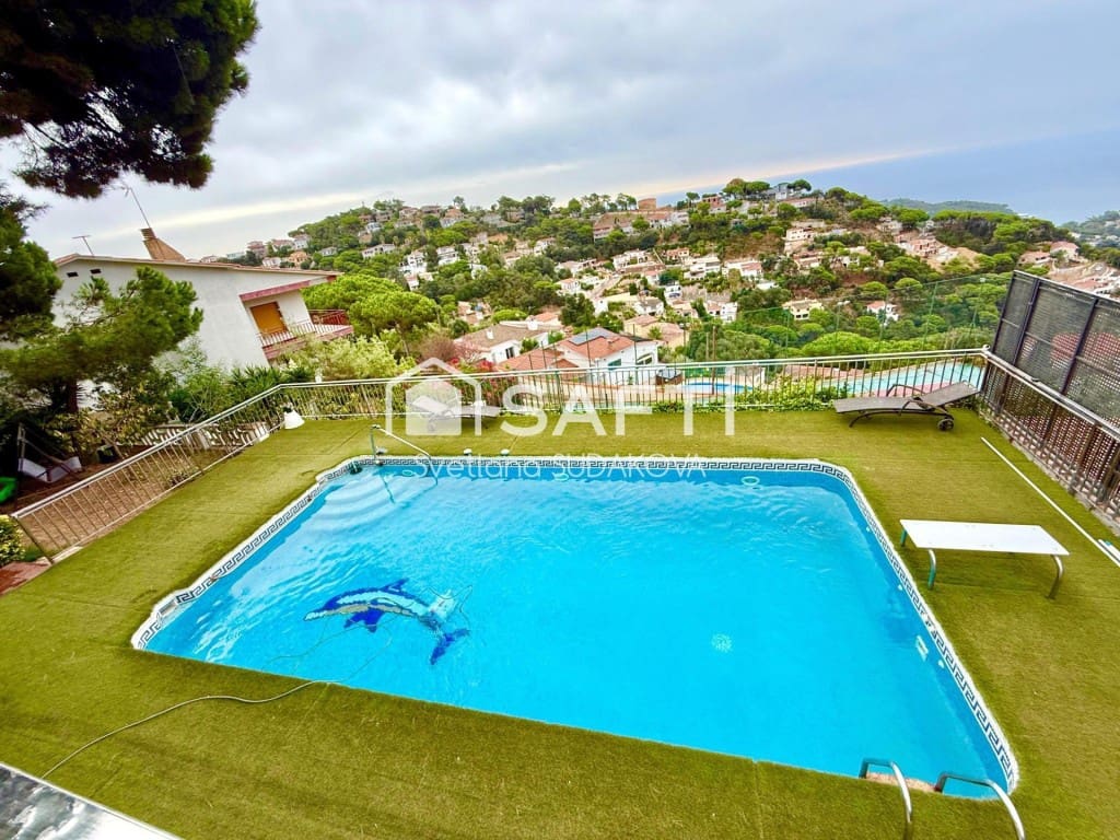 4 Zimmer Villa zu verkaufen in Lloret de Mar - 750.000 € (Ref: 9595799)