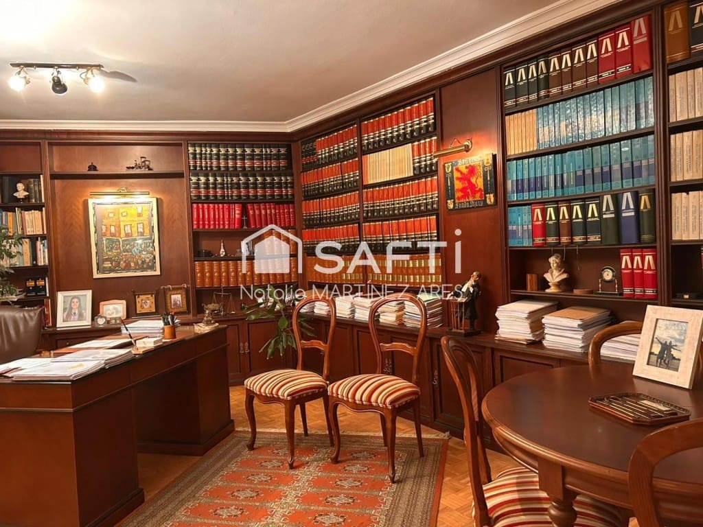 3 bedroom Apartment for sale in Leon city - € 230,000 (Ref: 9595803)