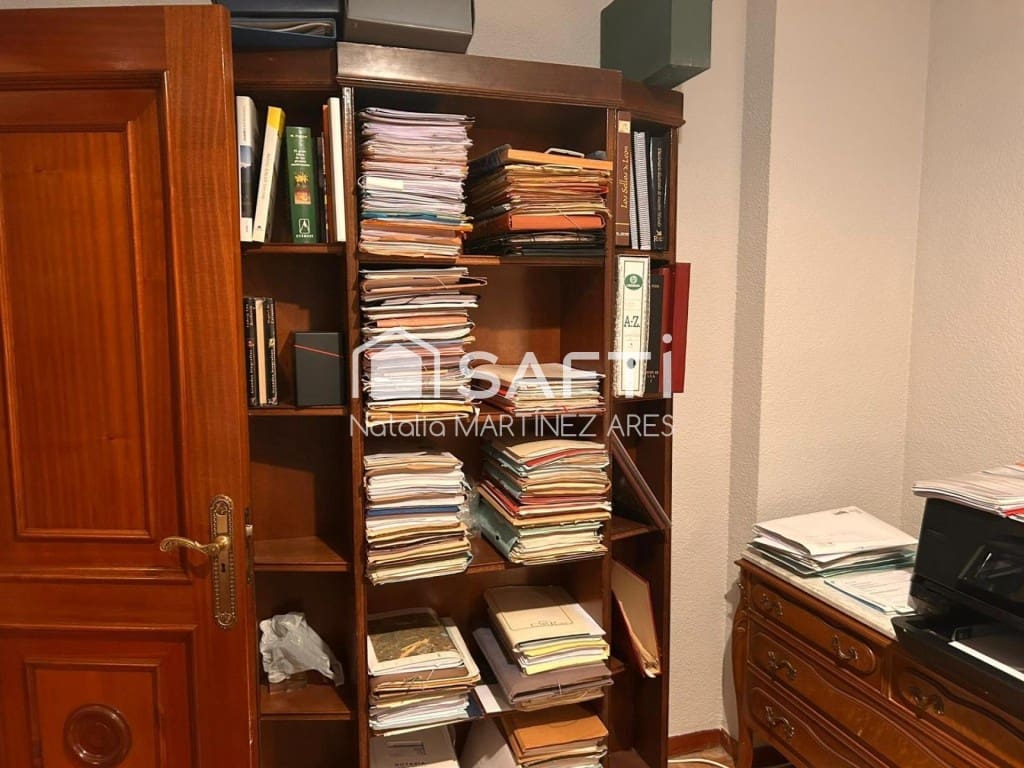 3 bedroom Apartment for sale in Leon city - € 230,000 (Ref: 9595803)